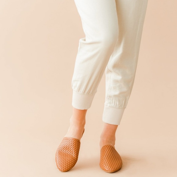 🆕️//The Clementine// Cognac woven Mule/Flats - Picture 5 of 8